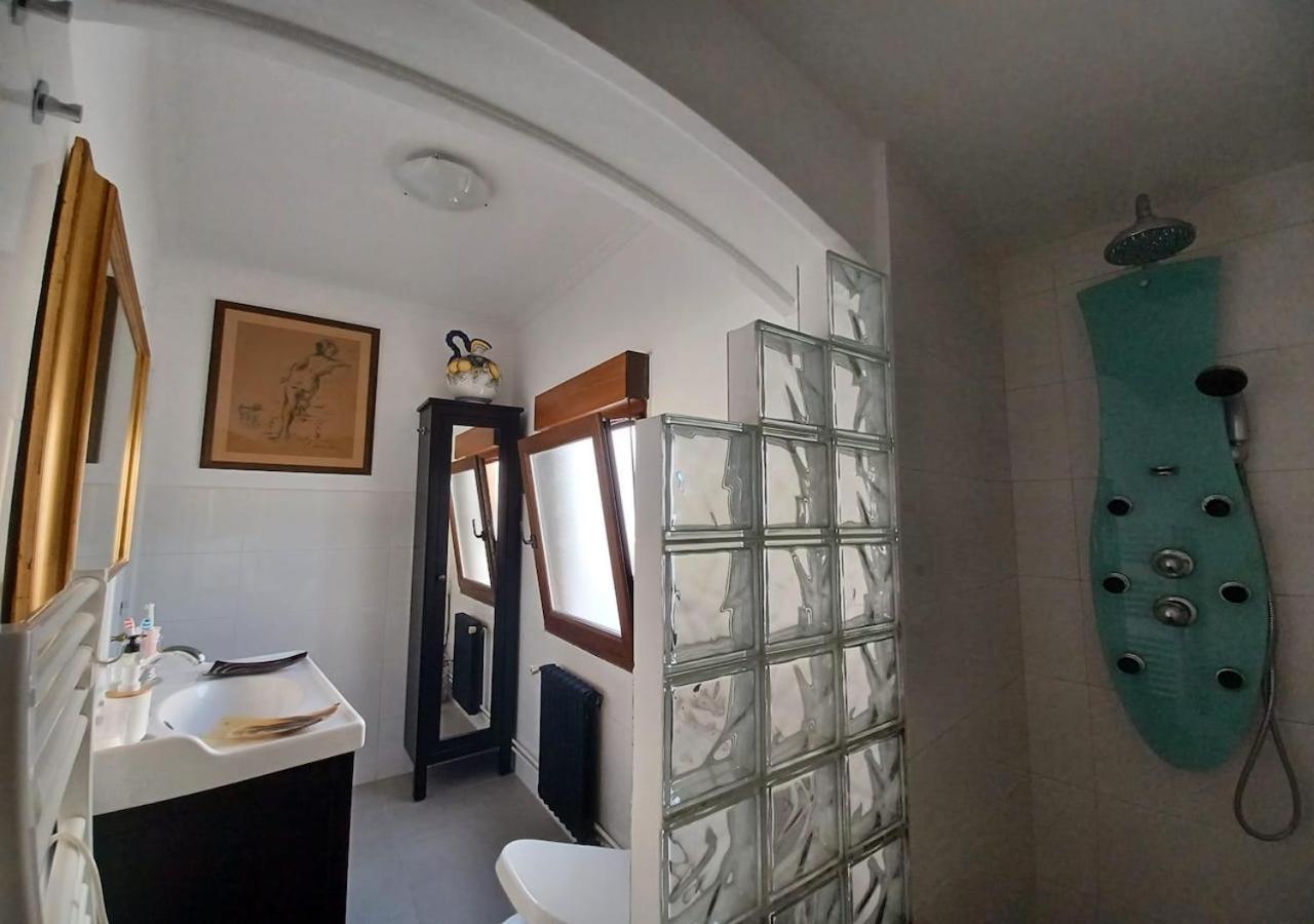 Habitación en casa particular En El Atico De Tona Mirando A La Bahia De