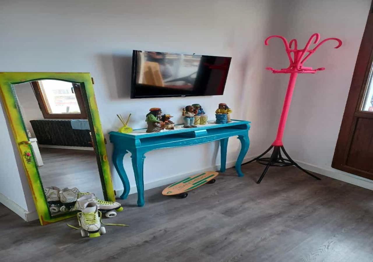 Habitación en casa particular En El Atico De Tona Mirando A La Bahia De *